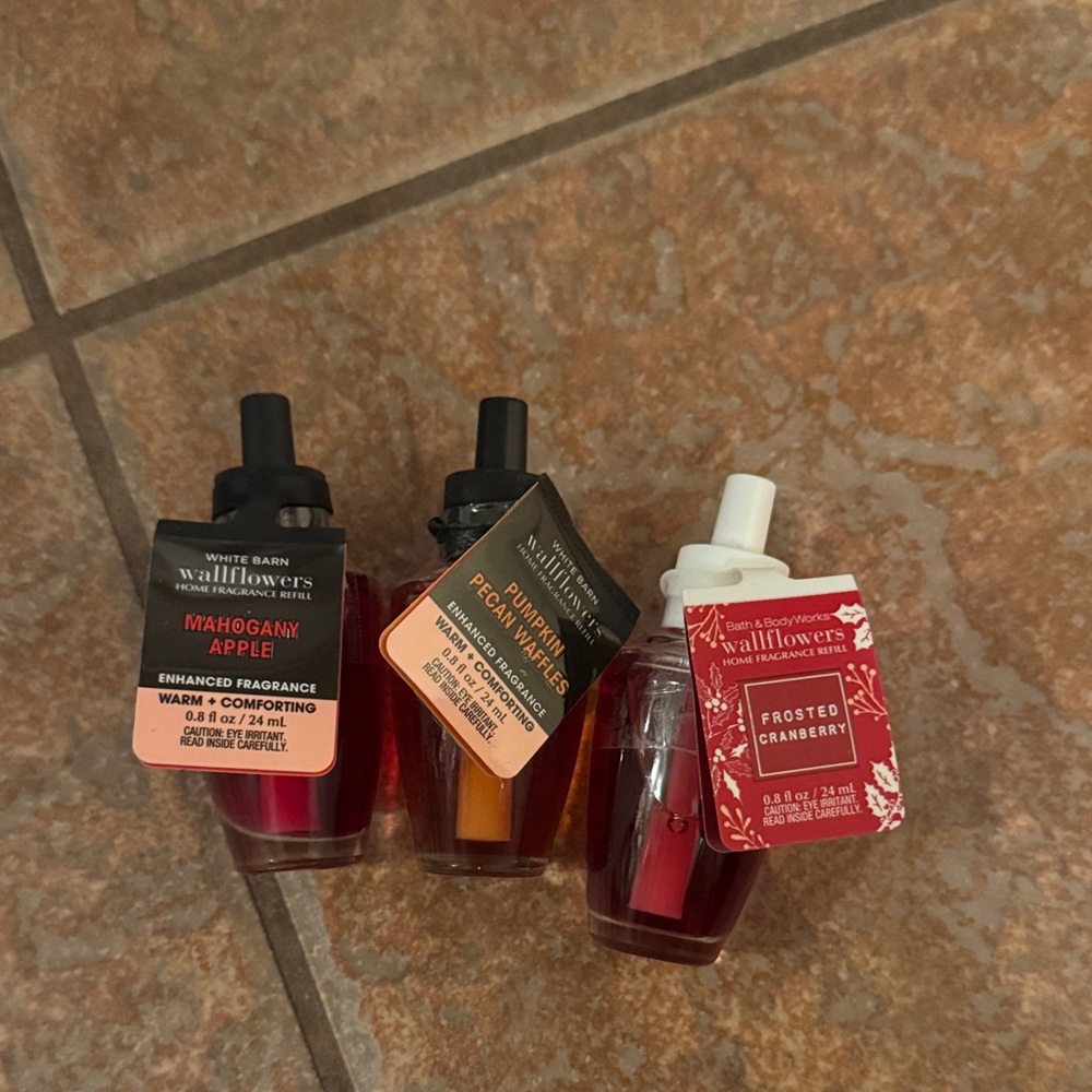 Bath & Body Works Wallflowers Fragrance Refills - Red and Orange